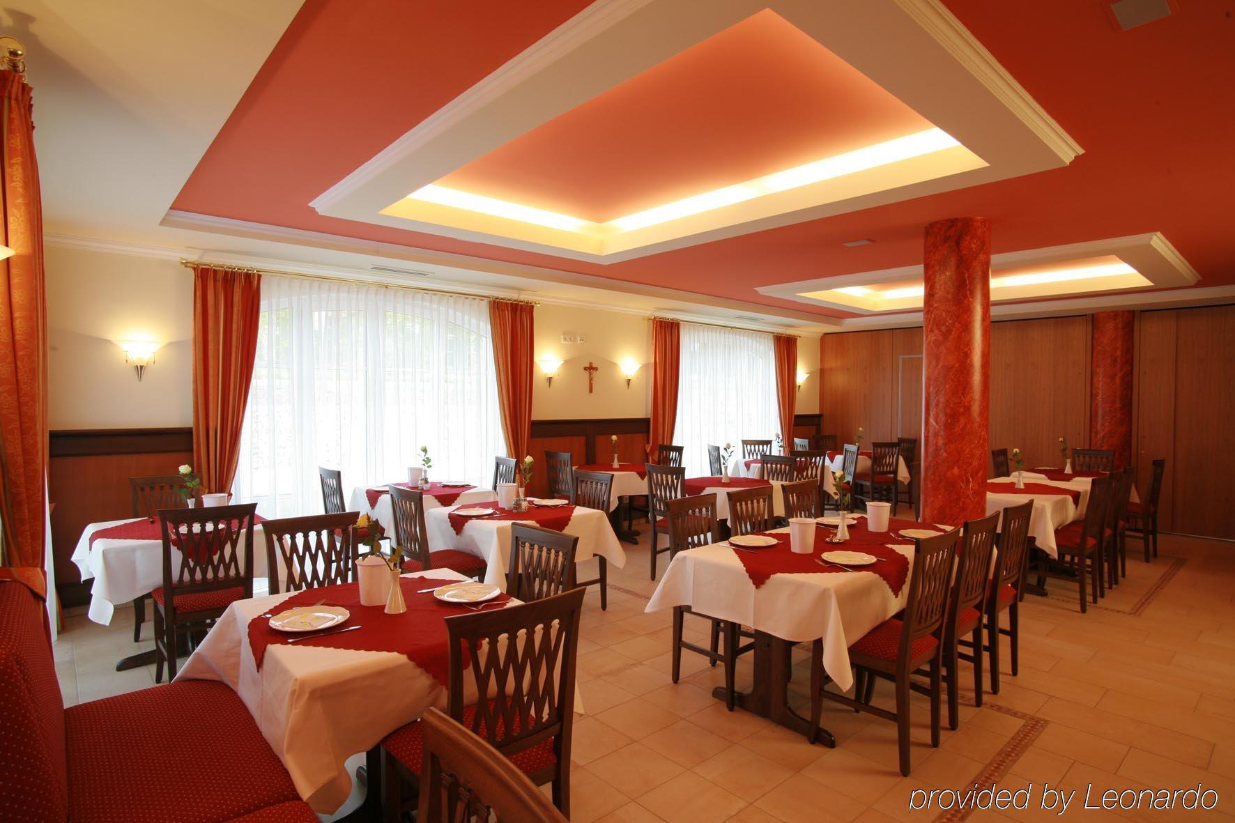 Akzent Hotel Bayerwald-Residenz Neukirchen (Lower Bavaria) Restaurante foto